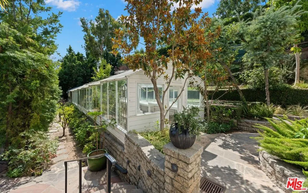 10250 W Sunset Boulevard, Los Angeles, California 90077 home-pic-41